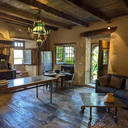 منزل ريفي Prieure Du Xveme Restaure, Jardin Clos De 2000 M², Piscine, Cheminee, Wifi Fibre, Proche Eglise - Fr-1-653-219