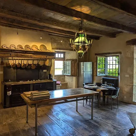 Prázdninový dům Prieure Du Xveme Restaure, Jardin Clos De 2000 M², Piscine, Cheminee, Wifi Fibre, Proche Eglise - Fr-1-653-219