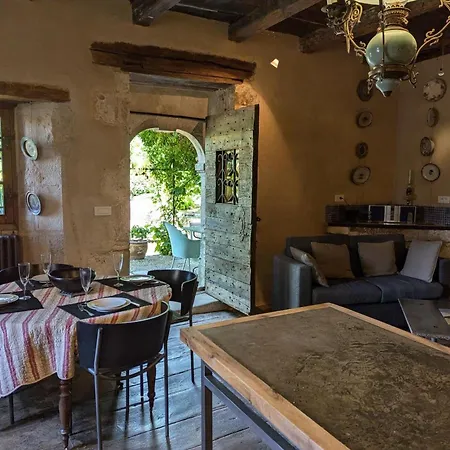 Prieure Du Xveme Restaure, Jardin Clos De 2000 M², Piscine, Cheminee, Wifi Fibre, Proche Eglise - Fr-1-653-219 *