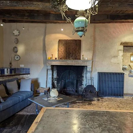 Prieure Du Xveme Restaure, Jardin Clos De 2000 M², Piscine, Cheminee, Wifi Fibre, Proche Eglise - Fr-1-653-219 * Beaulieu-sur-Sonnette