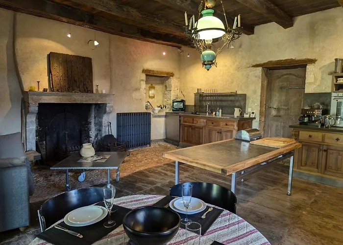 Prieure Du Xveme Restaure, Jardin Clos De 2000 M², Piscine, Cheminee, Wifi Fibre, Proche Eglise - Fr-1-653-219