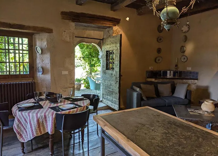 Prieure Du Xveme Restaure, Jardin Clos De 2000 M², Piscine, Cheminee, Wifi Fibre, Proche Eglise - Fr-1-653-219 *