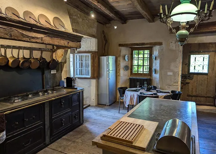 Prieure Du Xveme Restaure, Jardin Clos De 2000 M², Piscine, Cheminee, Wifi Fibre, Proche Eglise - Fr-1-653-219 * Beaulieu-sur-Sonnette