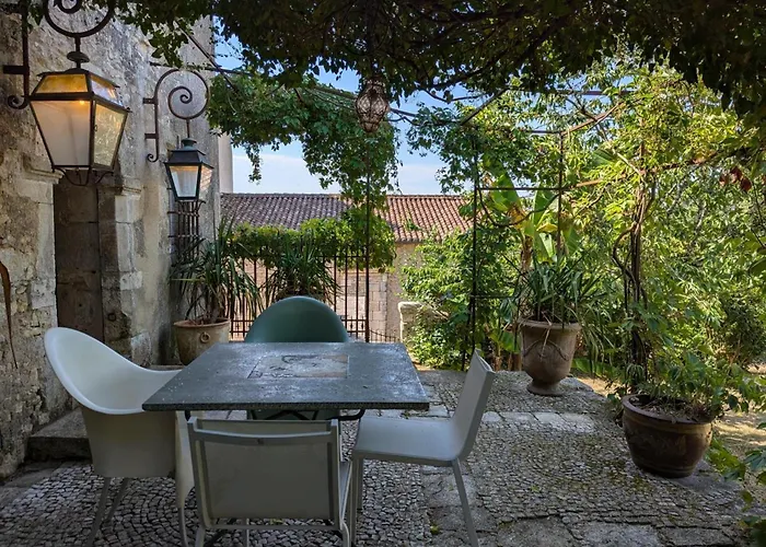 Prieure Du Xveme Restaure, Jardin Clos De 2000 M², Piscine, Cheminee, Wifi Fibre, Proche Eglise - Fr-1-653-219 * Beaulieu-sur-Sonnette