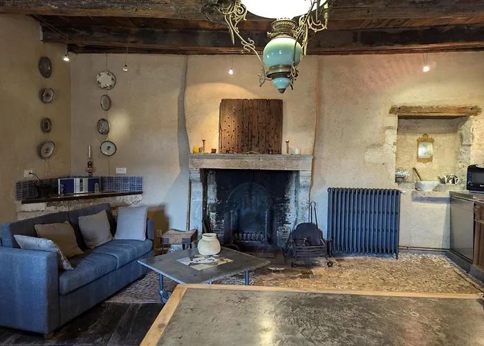 Prieure Du Xveme Restaure, Jardin Clos De 2000 M², Piscine, Cheminee, Wifi Fibre, Proche Eglise - Fr-1-653-219 * Beaulieu-sur-Sonnette